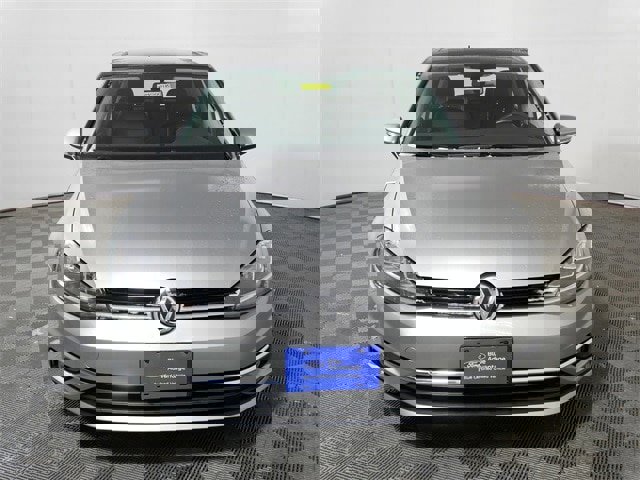 Used 2018 Volkswagen Golf SE image 3