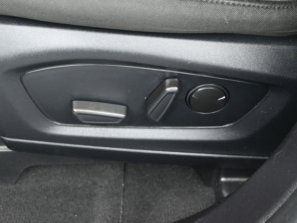 Used 2022 Ford Explorer XLT image 12