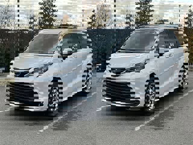 Used 2025 Toyota Sienna XLE
