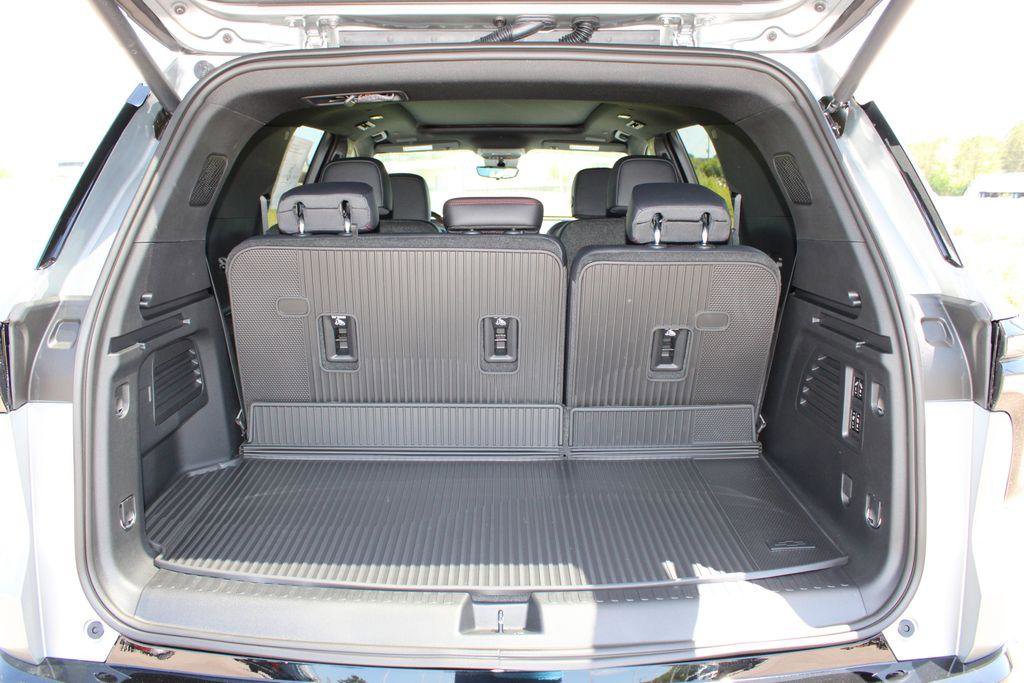 New 2026 Chevrolet Traverse RS w/ LPO, Floor Liner Package FWD image 20