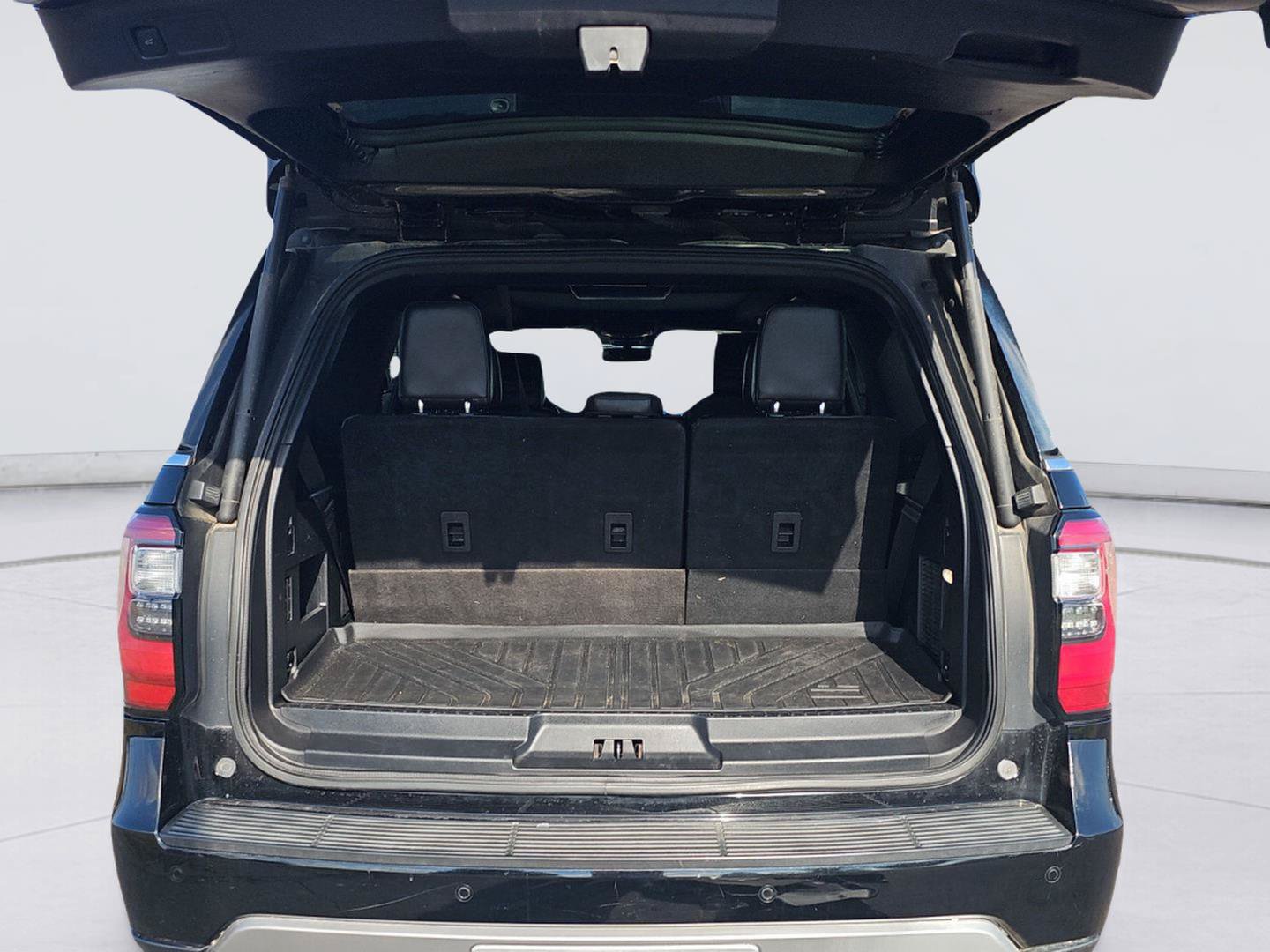 Used 2018 Ford Expedition Limited w/ Equipment Group 301A AWD/4WD image 24
