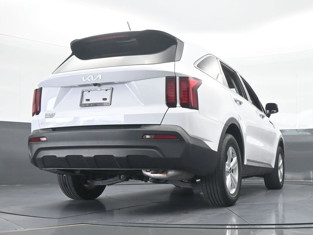 Used 2023 Kia Sorento LX image 55