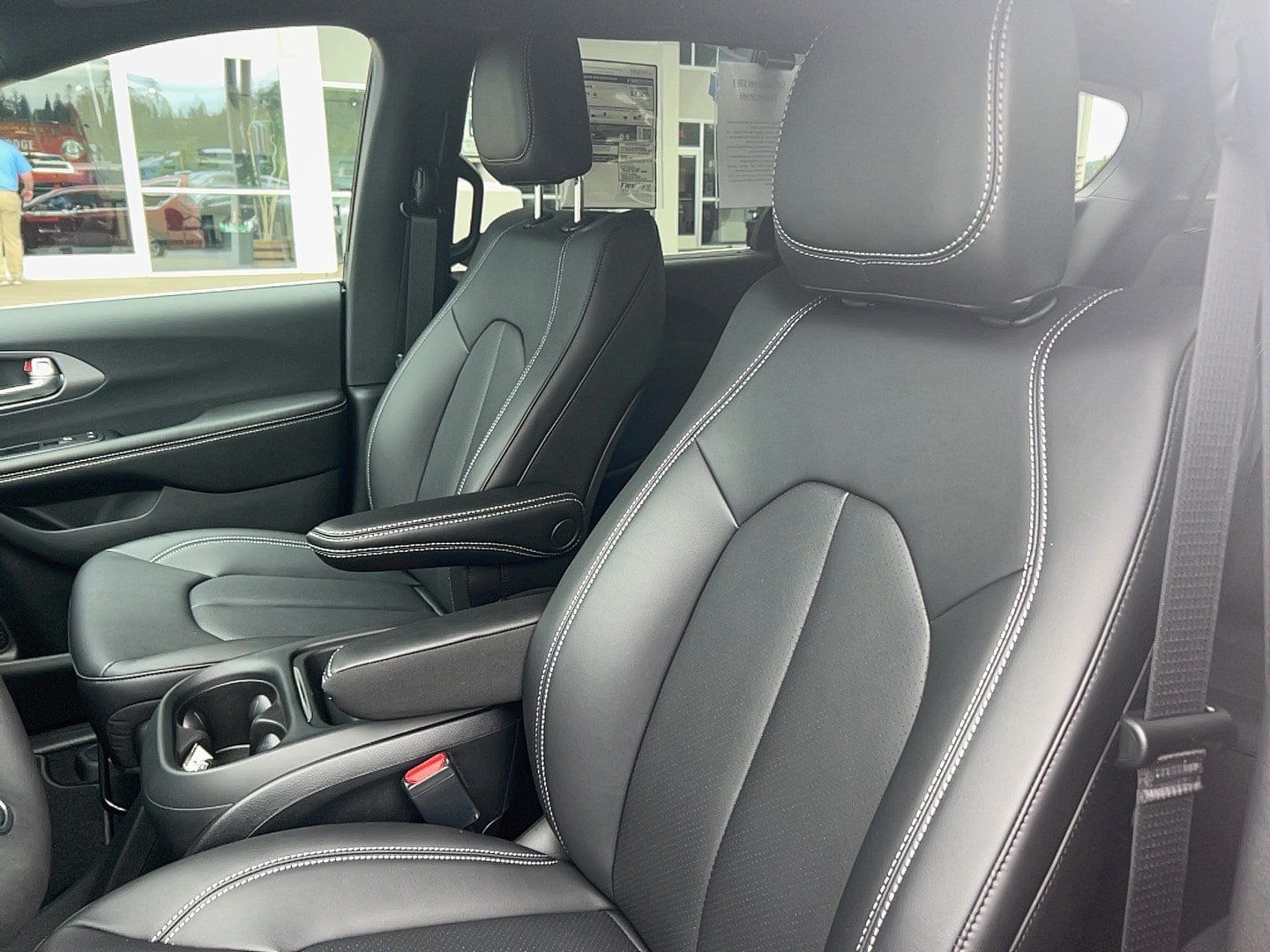 New 2027 Chrysler Pacifica Select FWD image 17