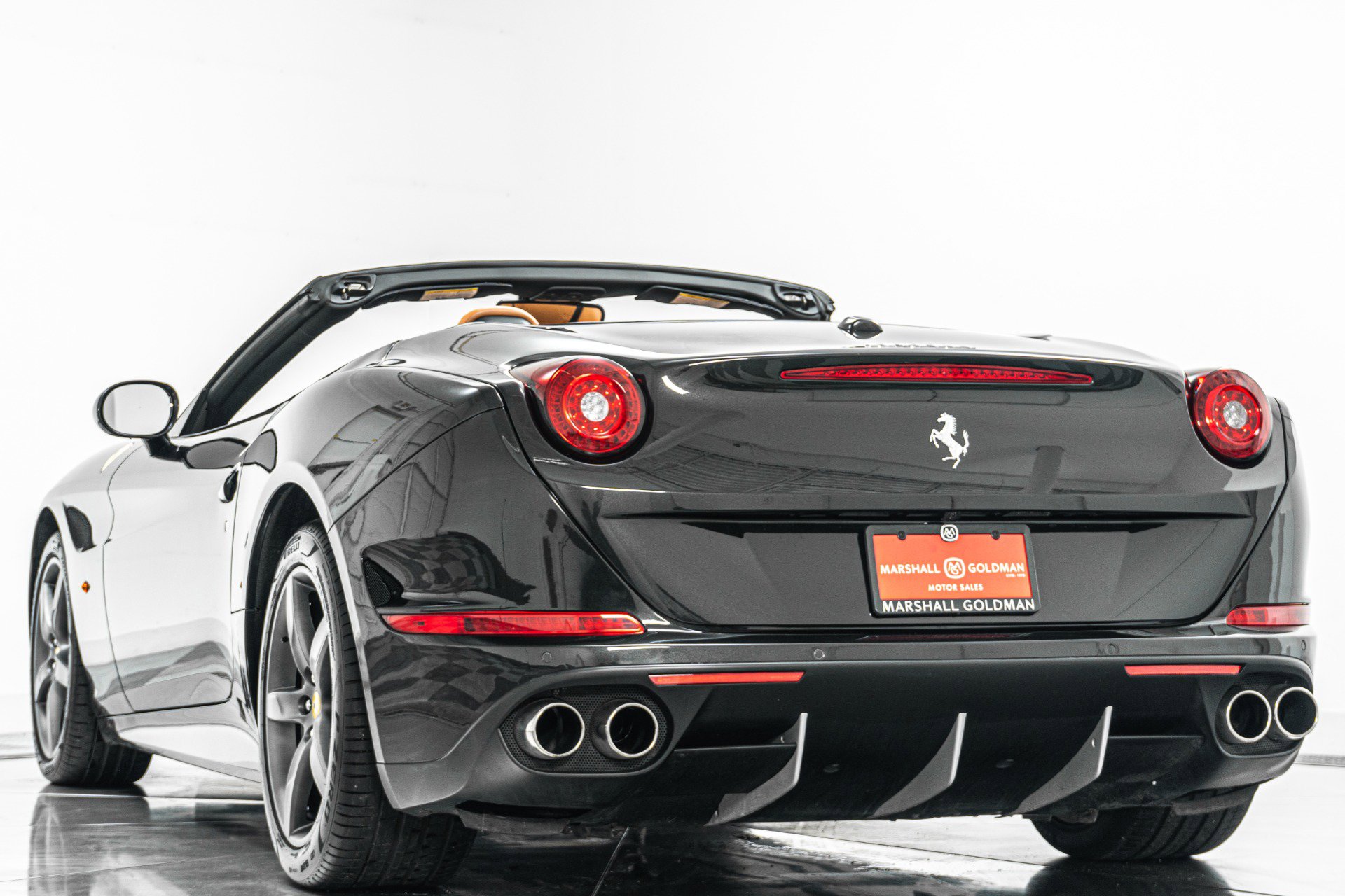 Used 2015 Ferrari California T RWD image 7