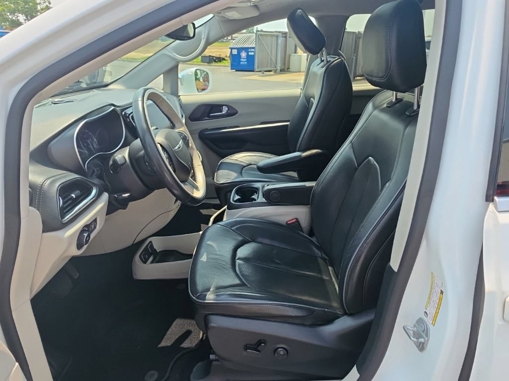 Used 2020 Chrysler Pacifica Limited FWD image 14