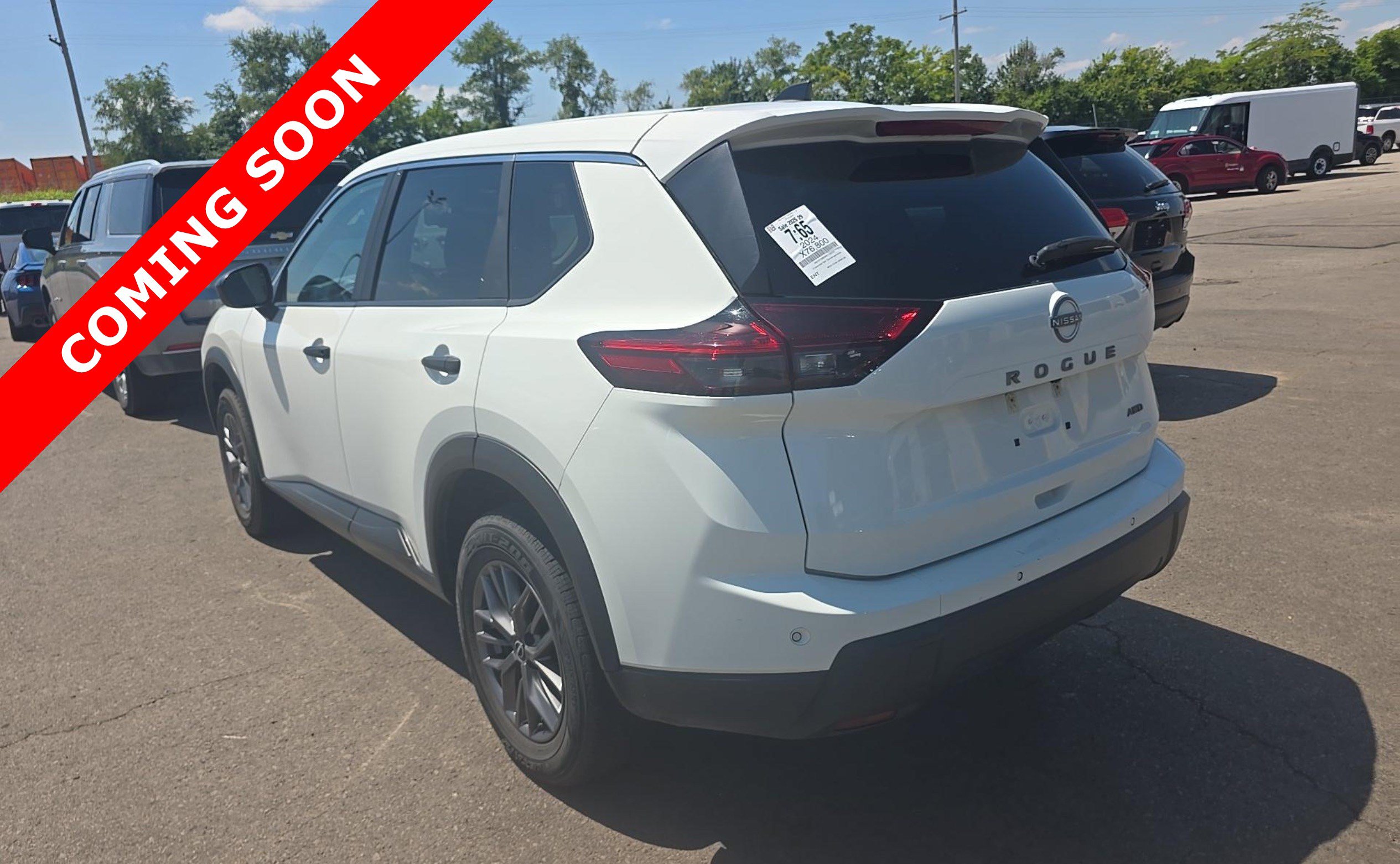 Used 2024 Nissan Rogue S AWD/4WD image 5