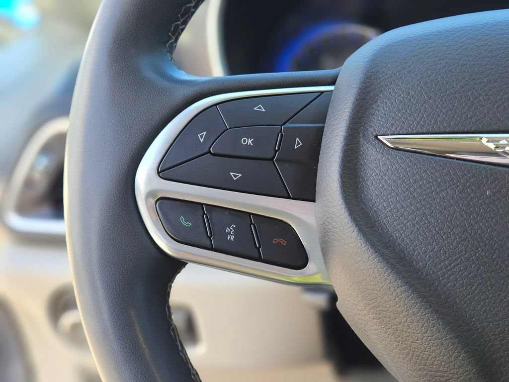 Used 2024 Chrysler Pacifica Touring-L FWD image 29