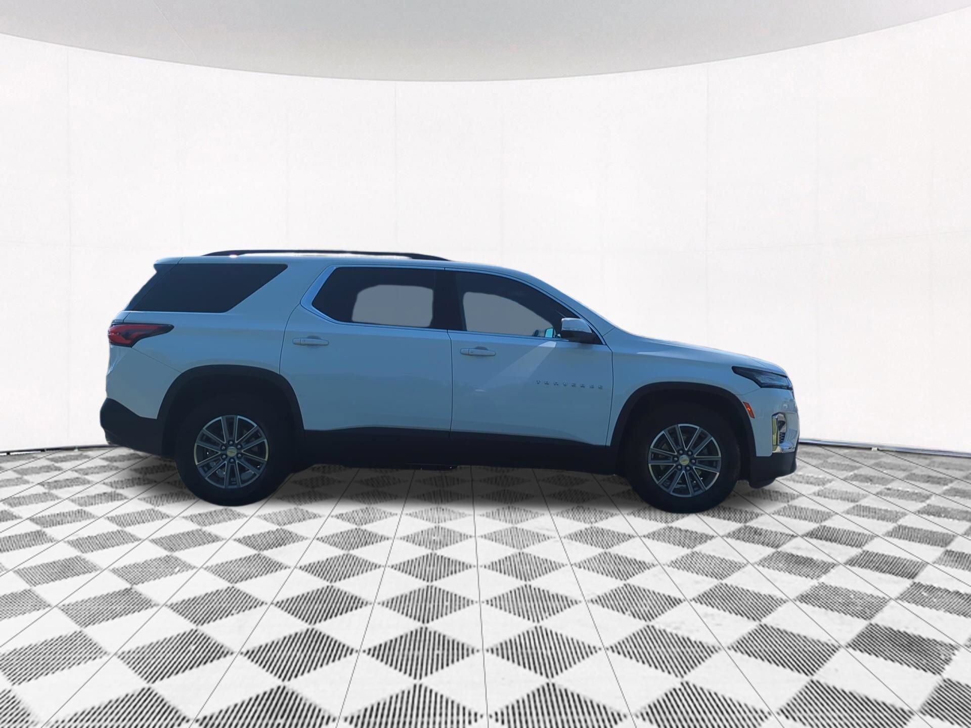 Used 2023 Chevrolet Traverse LT FWD image 7