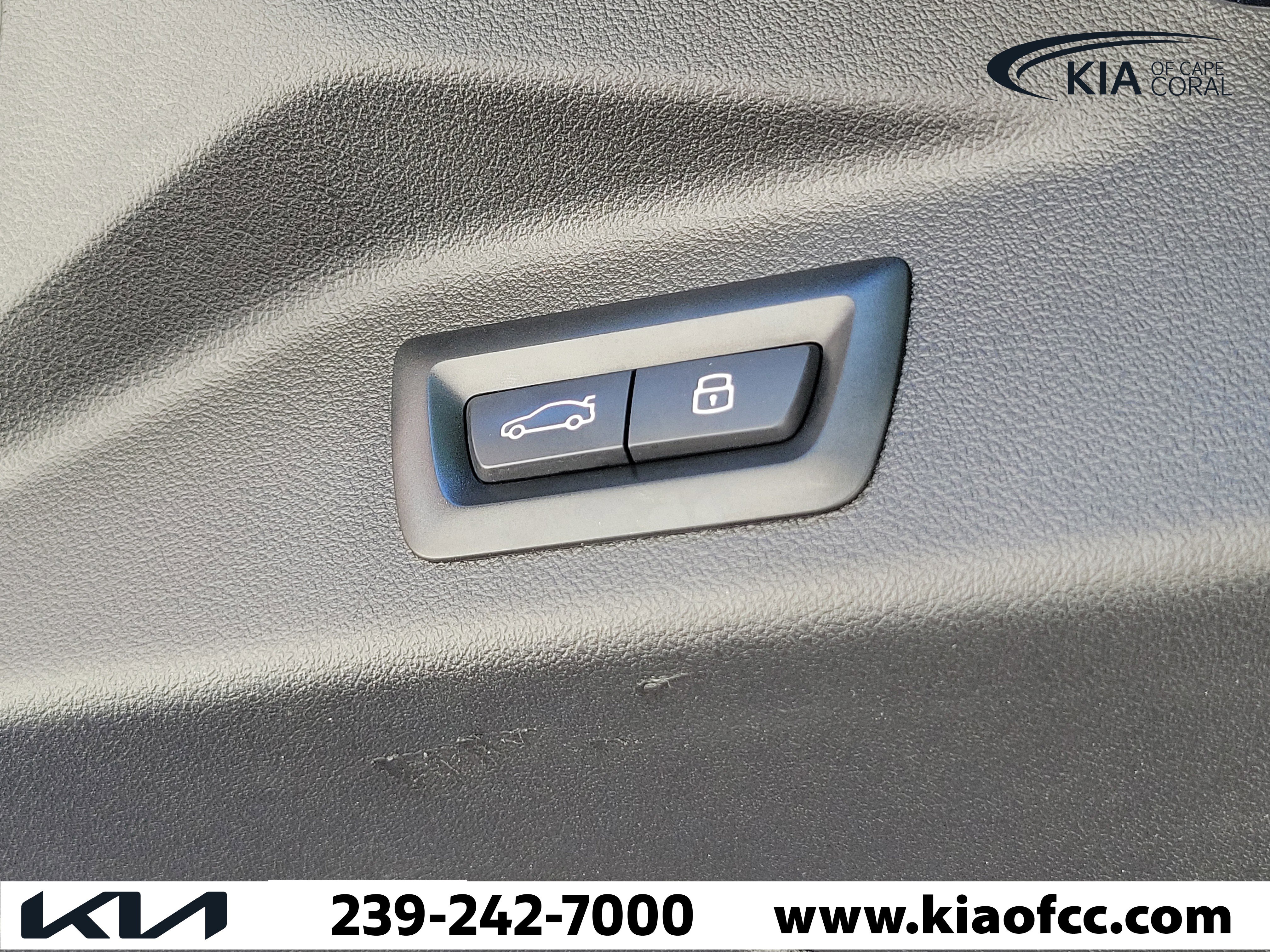 Used 2024 BMW X7 xDrive40i w/ M Sport Package image 9