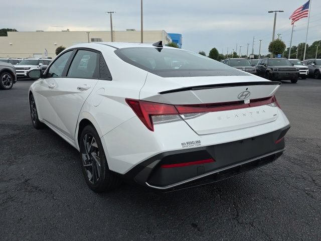 Certified 2025 Hyundai Elantra SEL FWD image 3