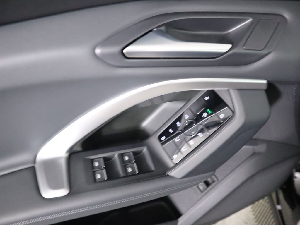 Used 2025 Audi Q5 Premium w/ Convenience Package image 26