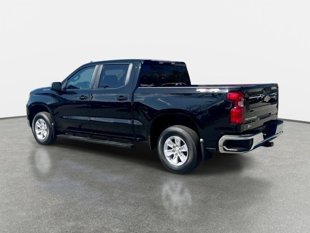 Used 2023 Chevrolet Silverado 1500 LT AWD/4WD image 3
