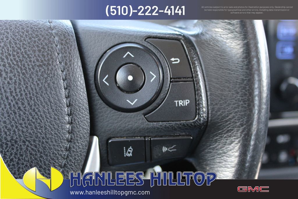 Used 2017 Toyota Corolla SE w/ Carpet Mat Package (TMS) FWD image 27