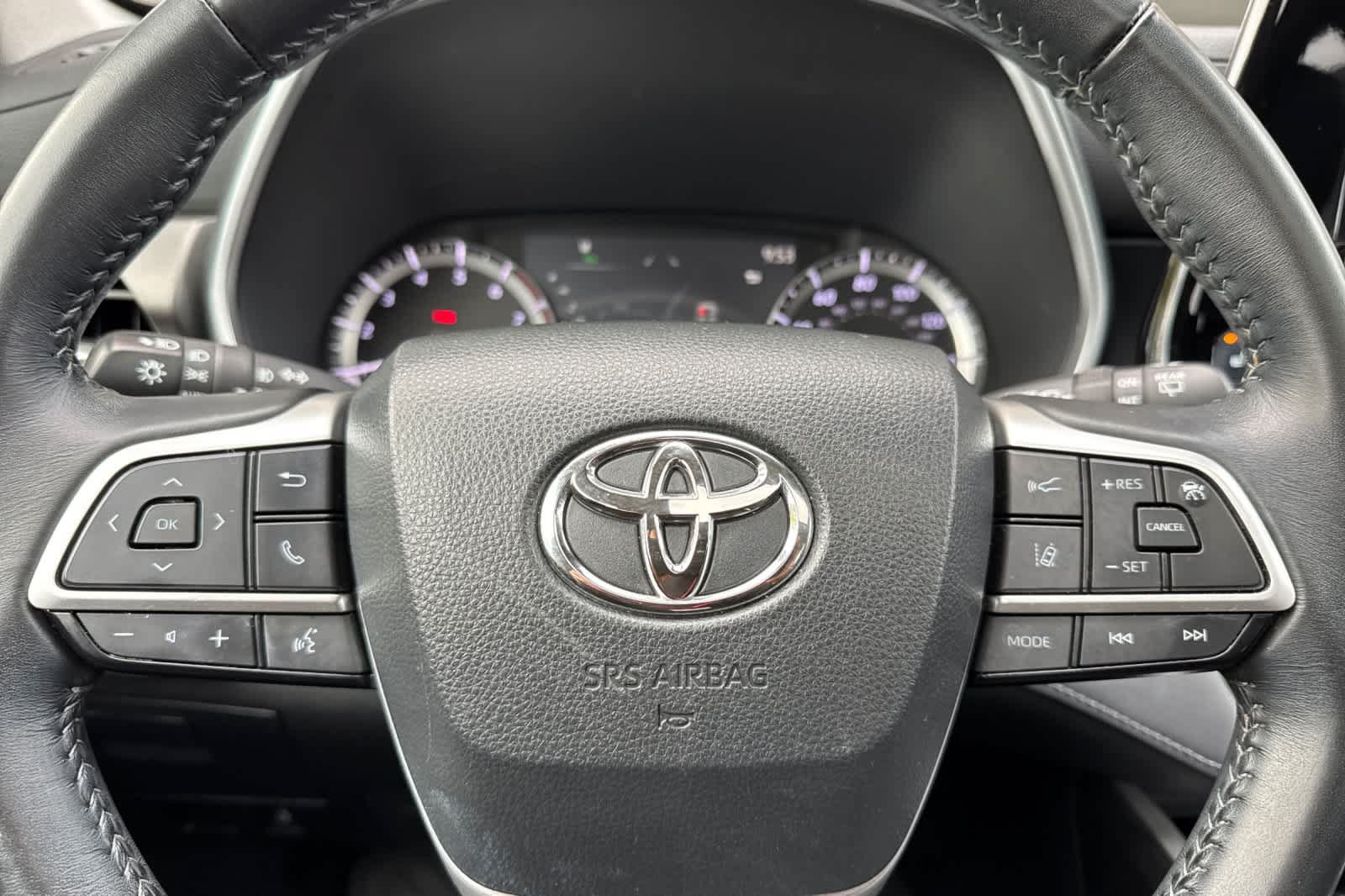 Used 2023 Toyota Highlander XLE FWD image 26