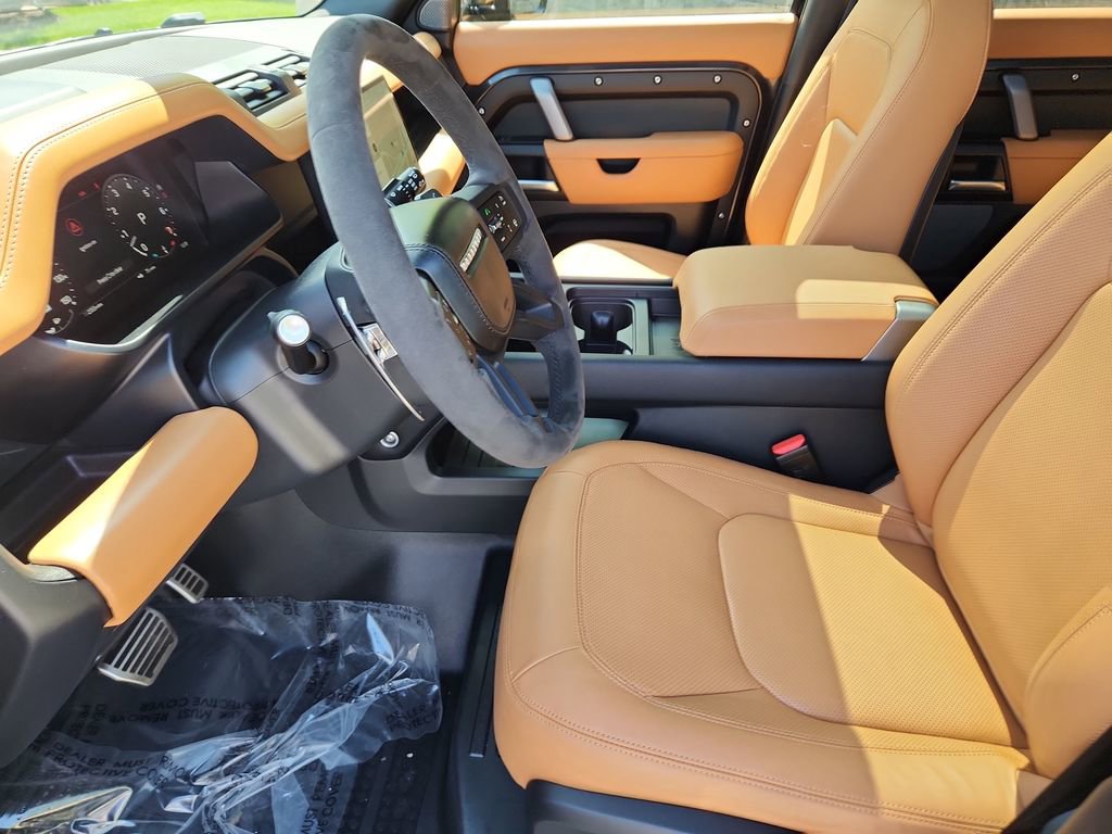 Used 2024 Land Rover Defender 110 V8 AWD/4WD image 22