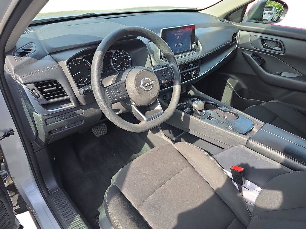 Used 2024 Nissan Rogue S FWD image 12