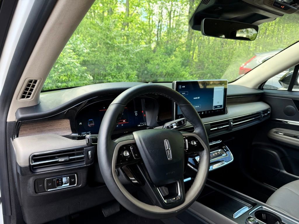 Used 2025 Lincoln Corsair Reserve w/ Jet Appearance Package FWD image 10