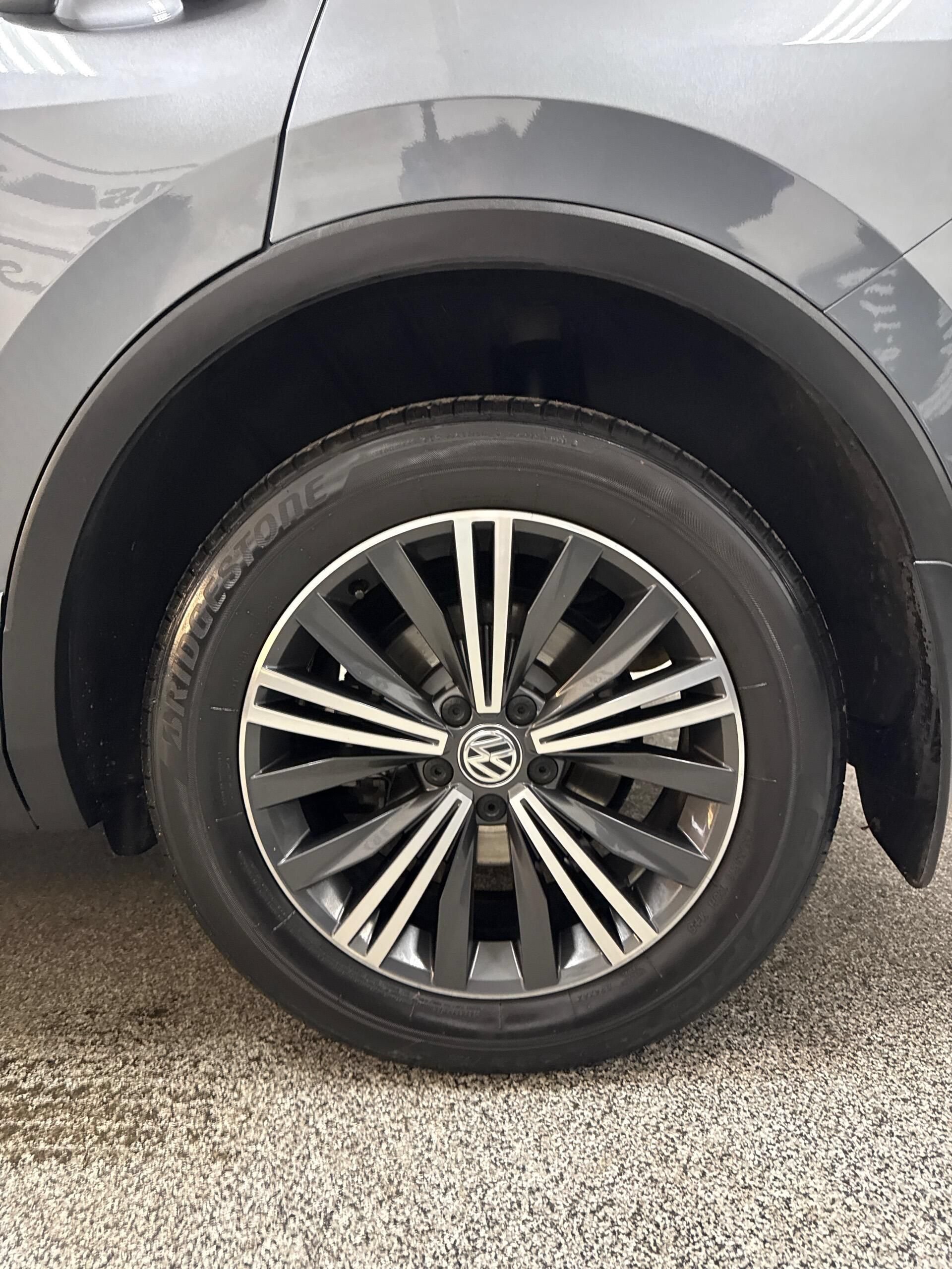 Used 2019 Volkswagen Tiguan SEL AWD/4WD image 10