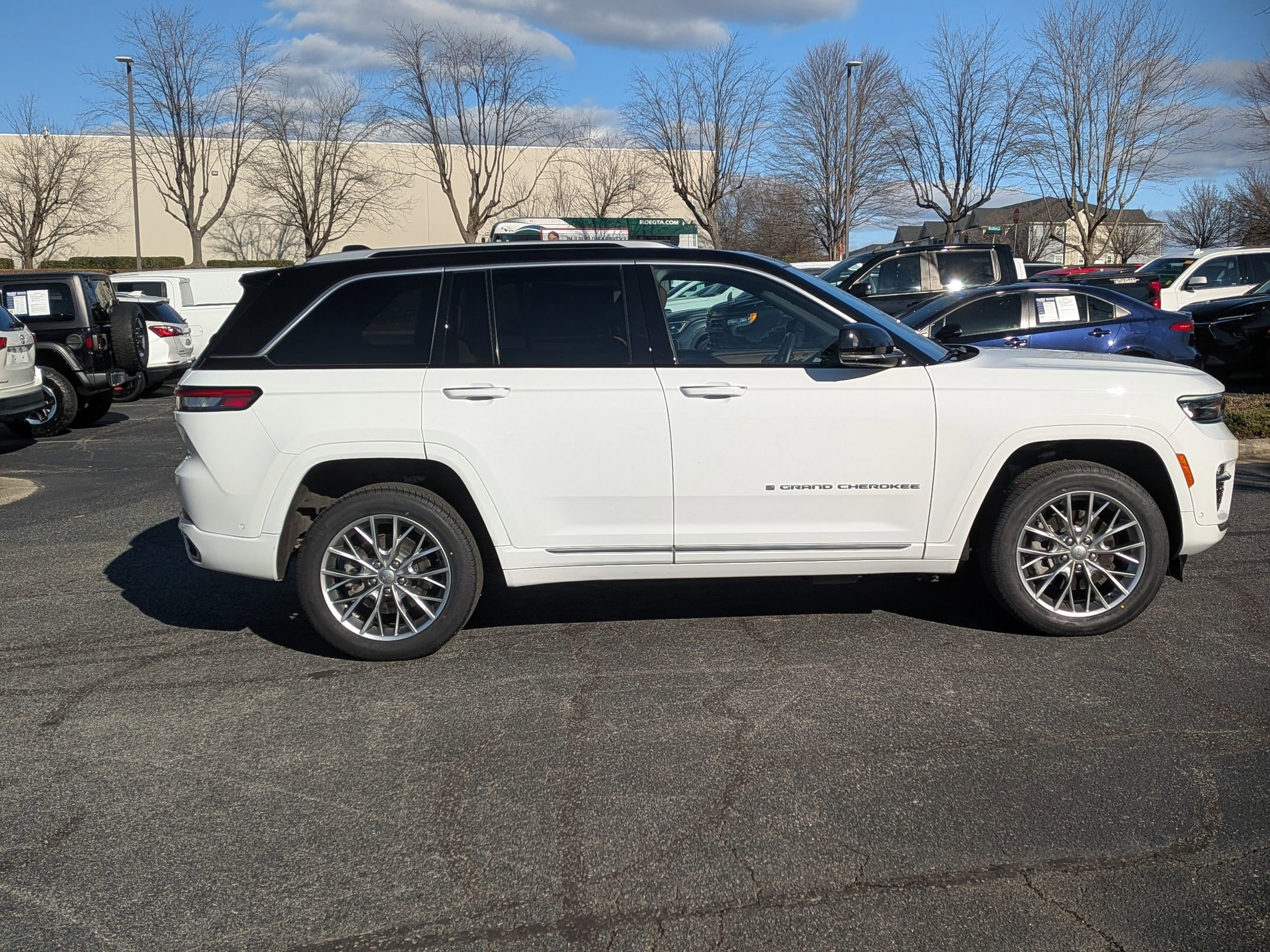 Used 2022 Jeep Grand Cherokee Summit image 10