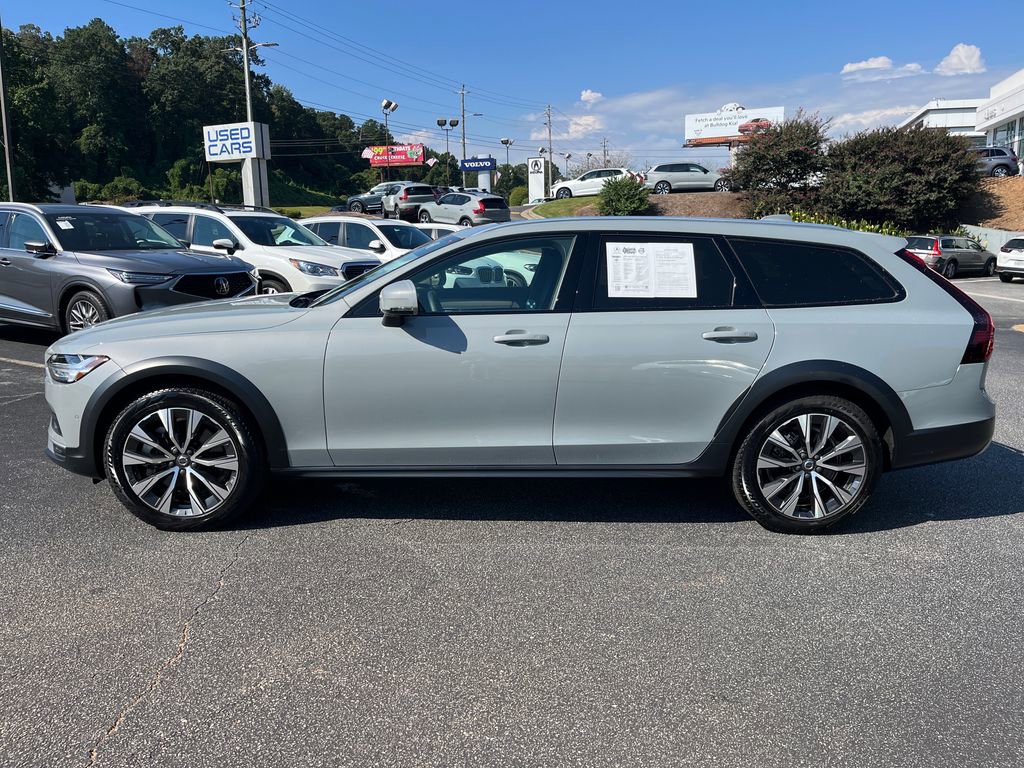 Certified 2024 Volvo V90 B6 Cross Country Plus image 2