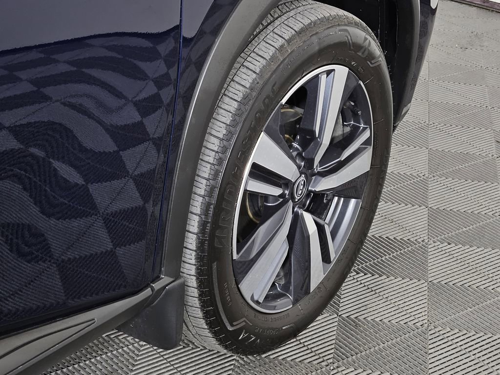 Used 2025 Nissan Rogue SL image 7