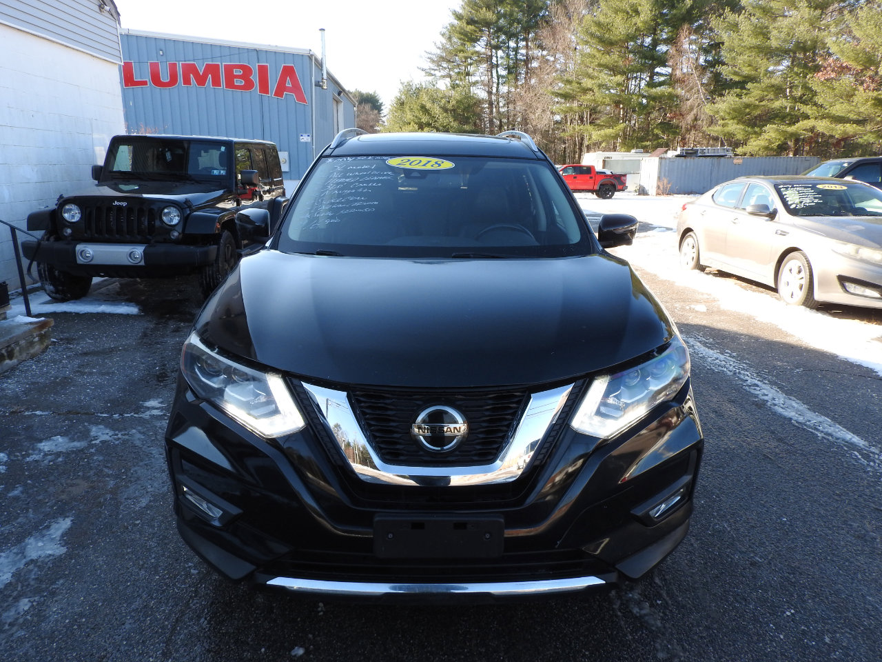 Used 2018 Nissan Rogue SL w/ Premium Package image 2