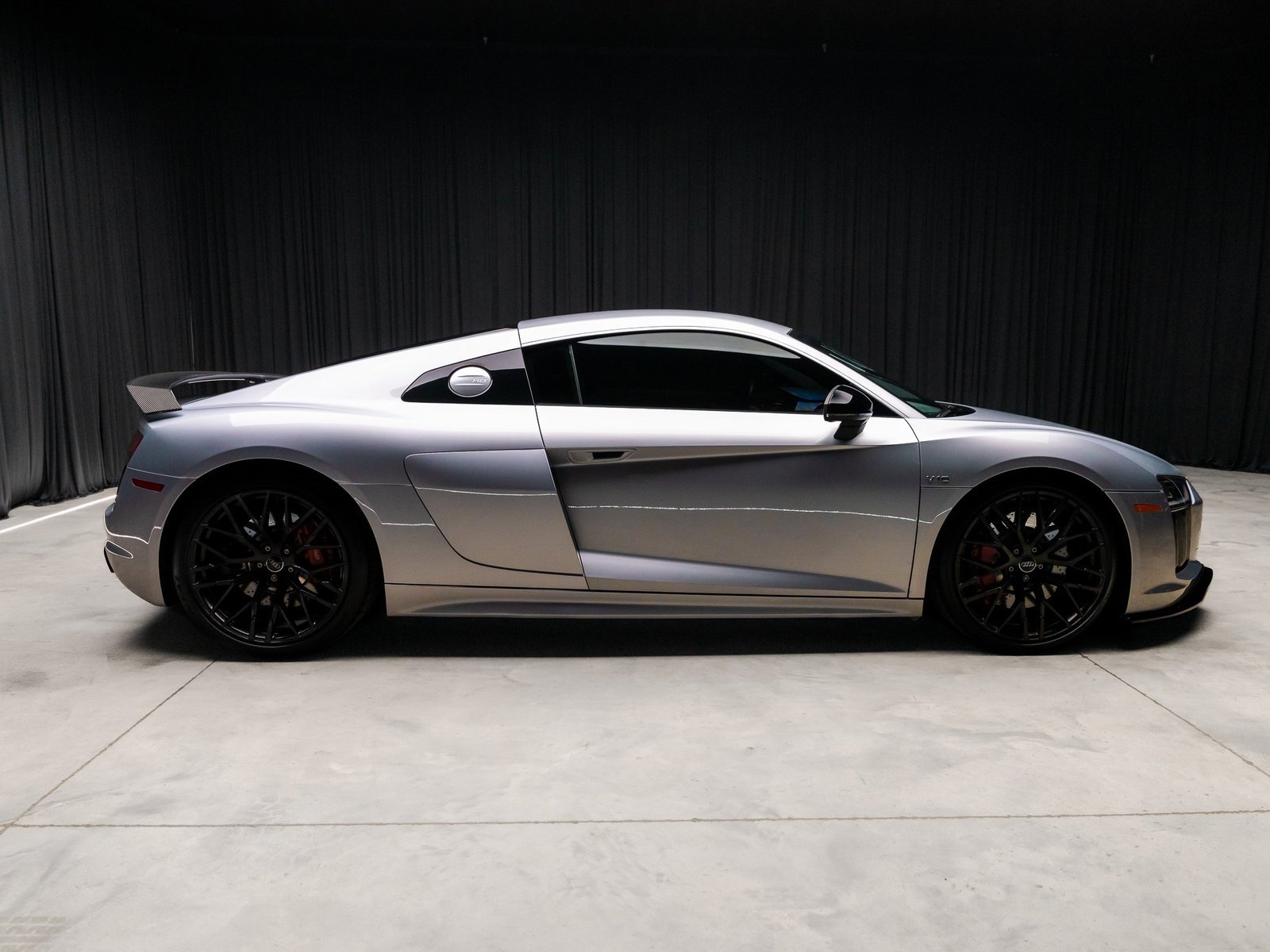 Used 2018 Audi R8 V10 w/ Premium Package image 13