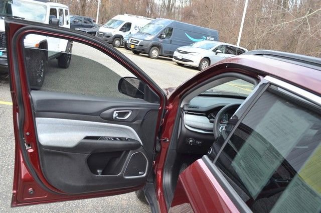 Used 2022 Jeep Compass Latitude w/ Sun and Sound Group image 15