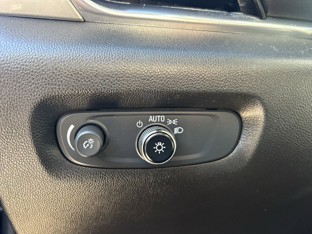 Used 2021 Chevrolet Traverse LS image 12