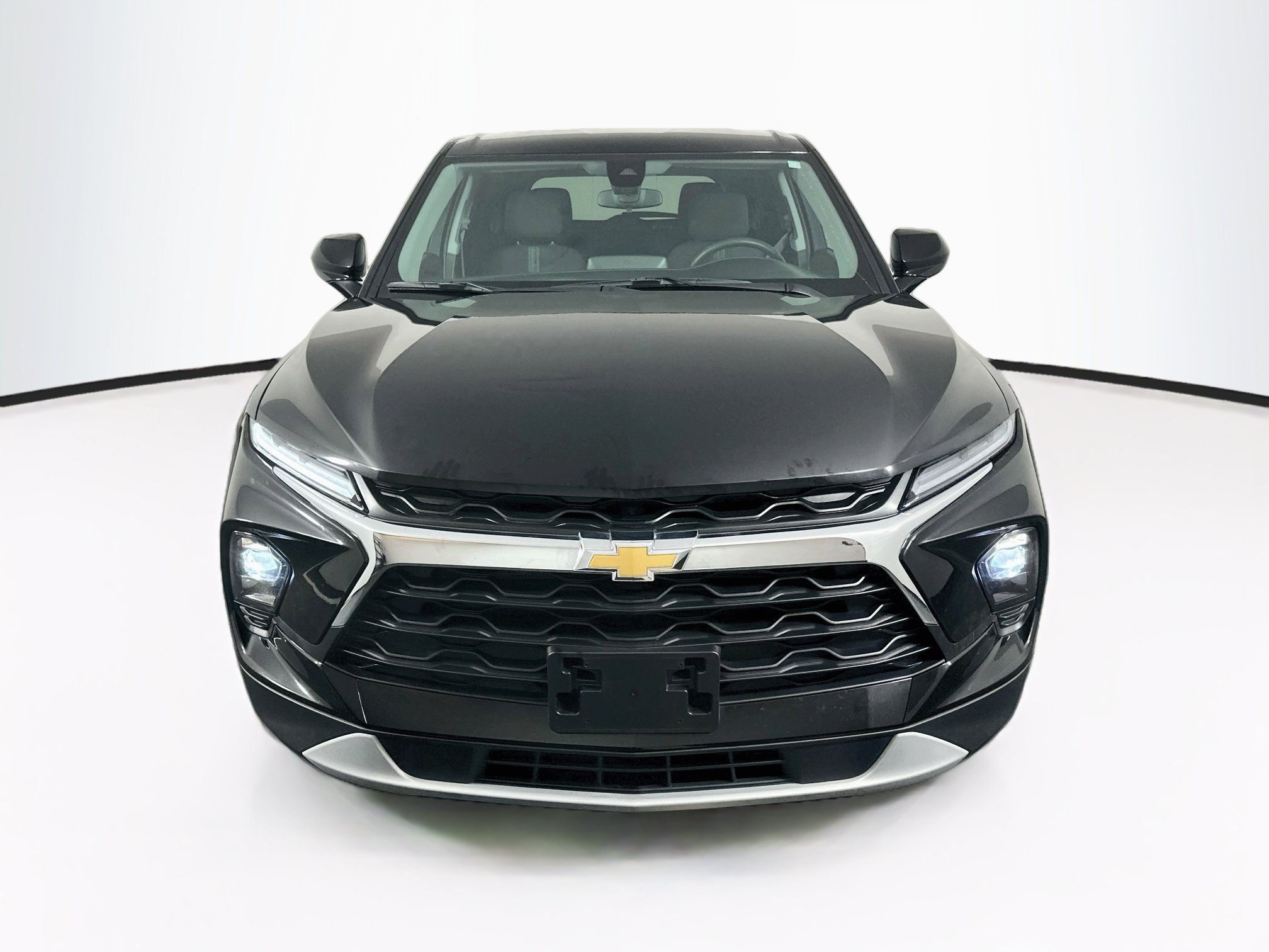 Used 2025 Chevrolet Blazer LT FWD image 2