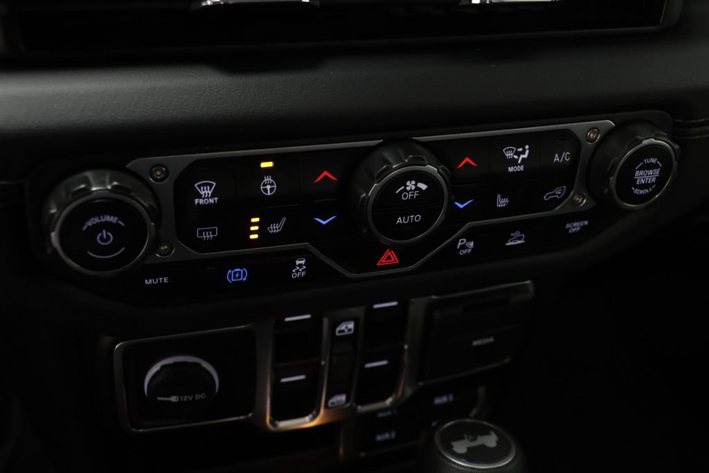 Used 2024 Jeep Wrangler Unlimited Sahara w/ Technology Group AWD/4WD image 12