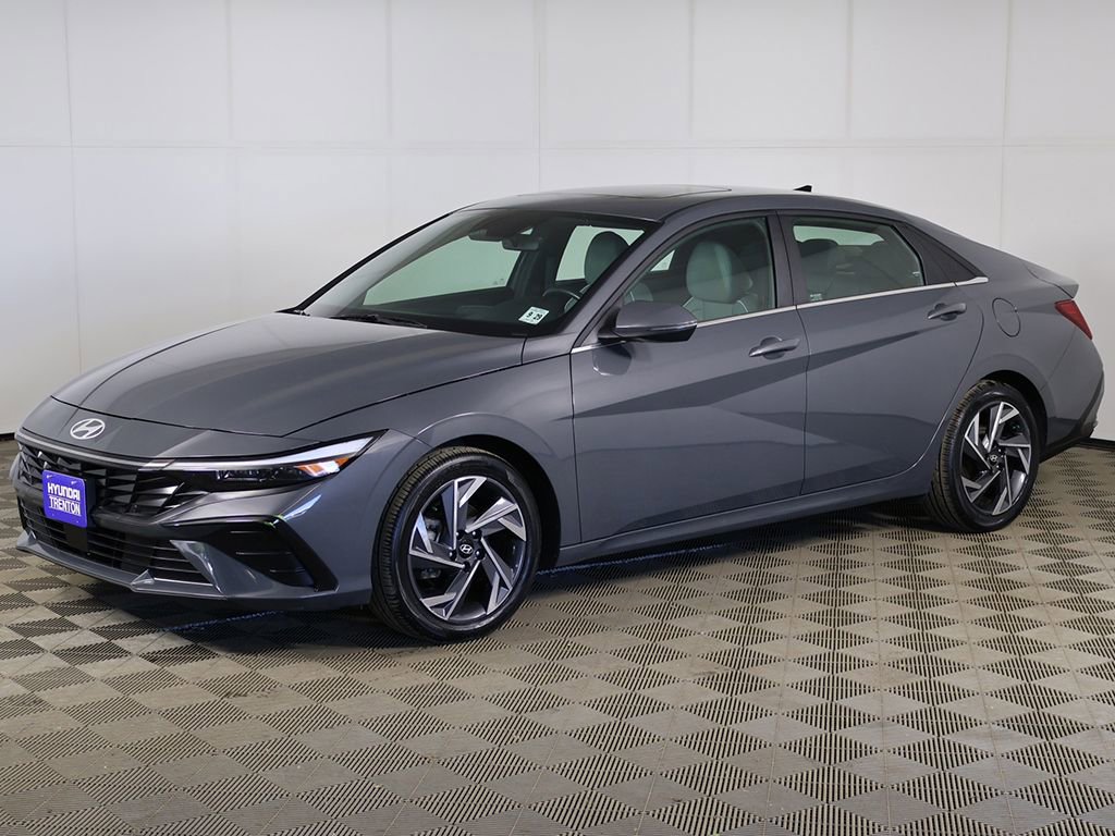 Certified 2024 Hyundai Elantra Limited FWD image 10