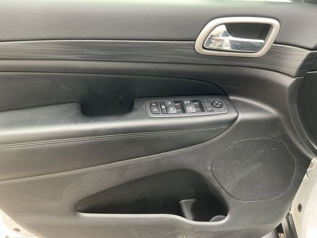 Used 2020 Jeep Grand Cherokee Laredo w/ Quick Order Package 2BN North image 11