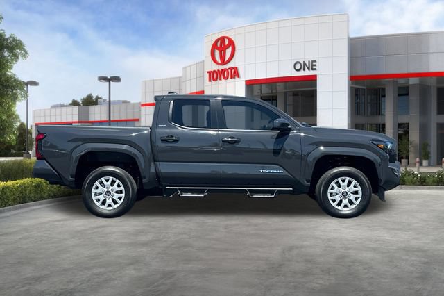 Used 2025 Toyota Tacoma SR5 AWD/4WD image 3