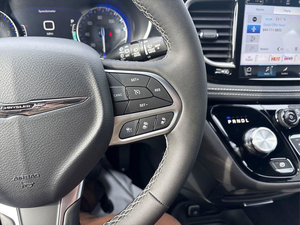 New 2026 Chrysler Pacifica Select FWD image 23