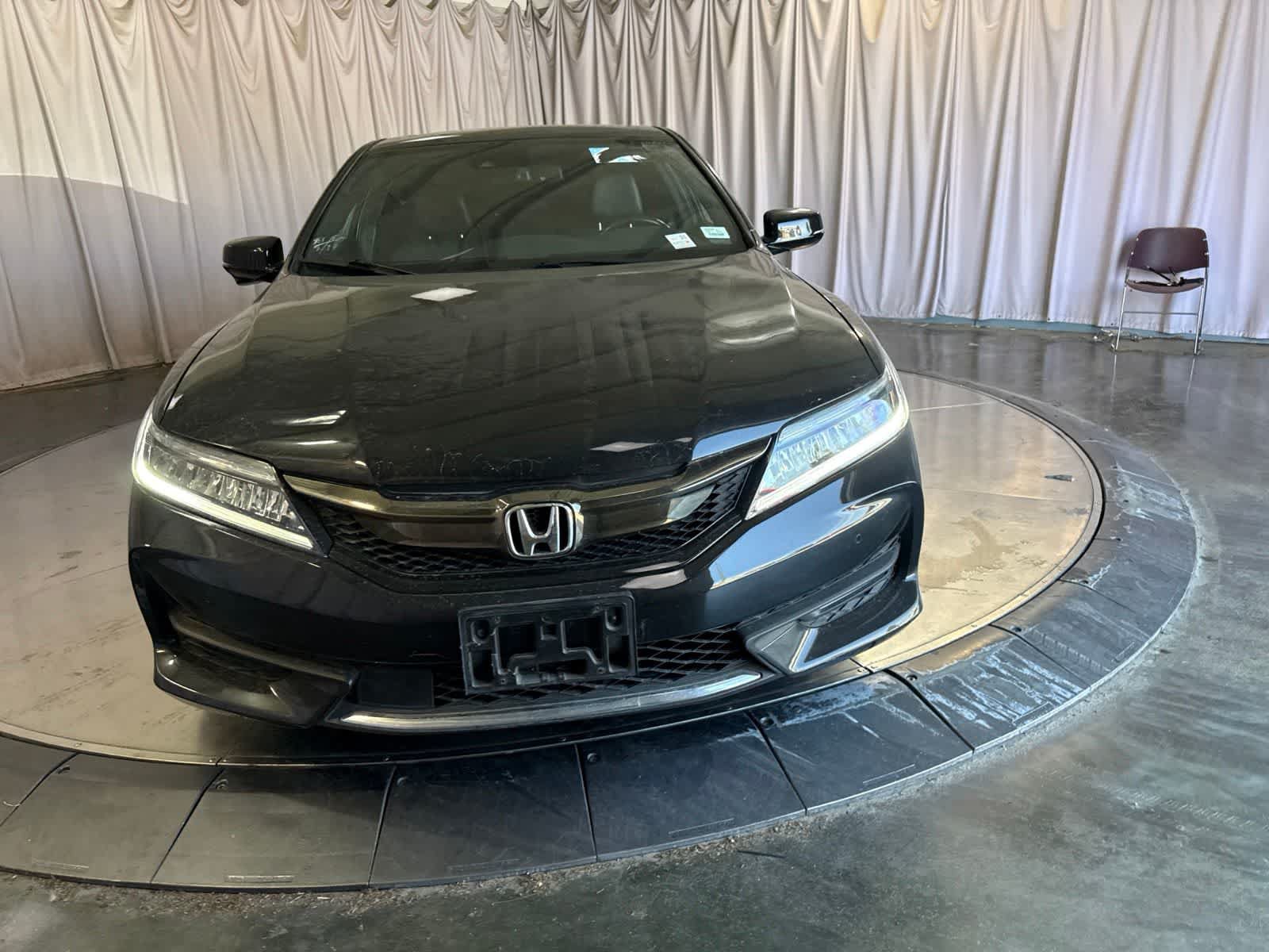 Used 2017 Honda Accord Touring image 2