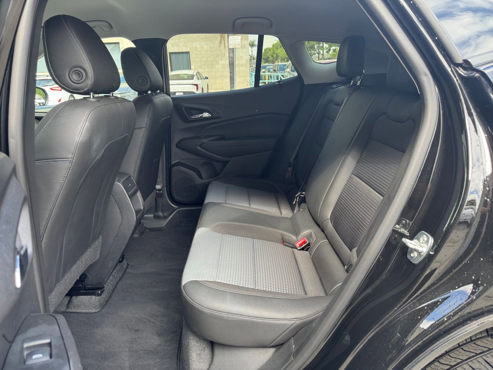 Used 2025 Chevrolet Trax LT image 25