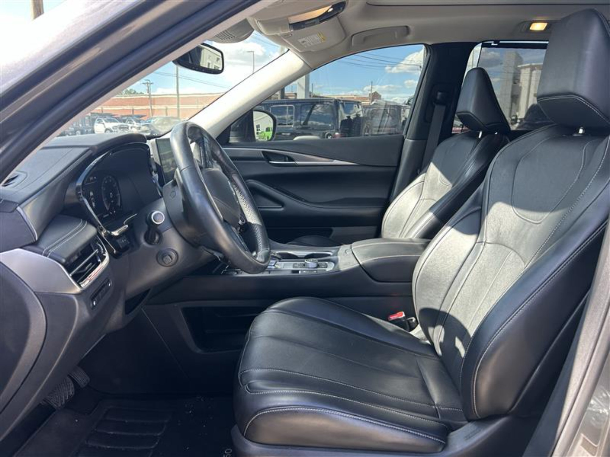 Used 2022 INFINITI QX60 Luxe AWD/4WD image 2