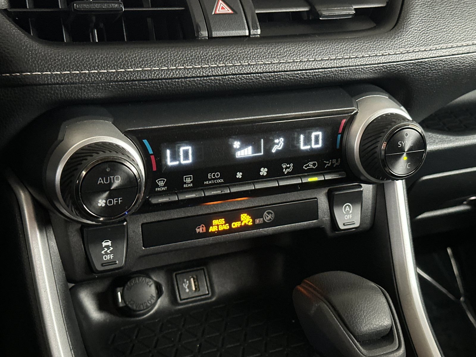 Used 2025 Toyota RAV4 XLE FWD image 18