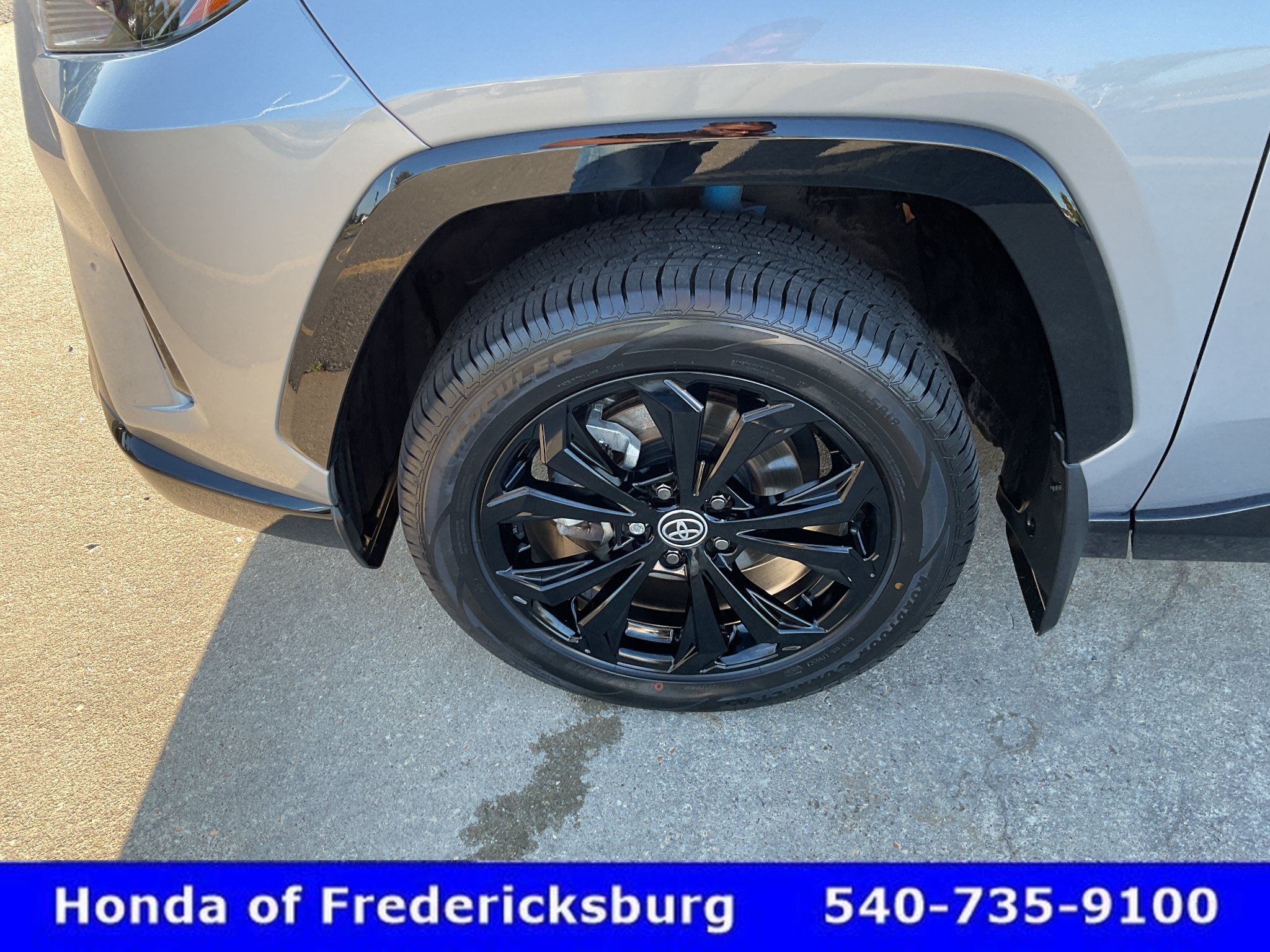Used 2023 Toyota RAV4 SE w/ Convenience Package AWD/4WD image 10