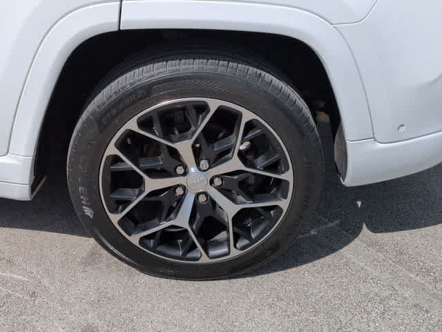 Used 2023 Jeep Grand Cherokee Summit AWD/4WD image 14