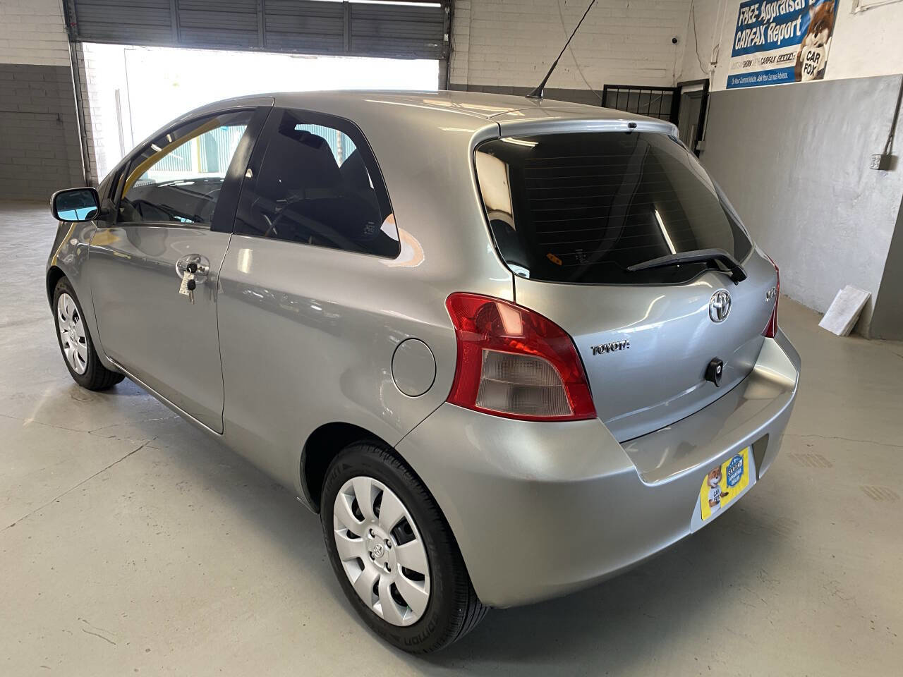 Used 2008 Toyota Yaris 2-Door Hatchback image 4