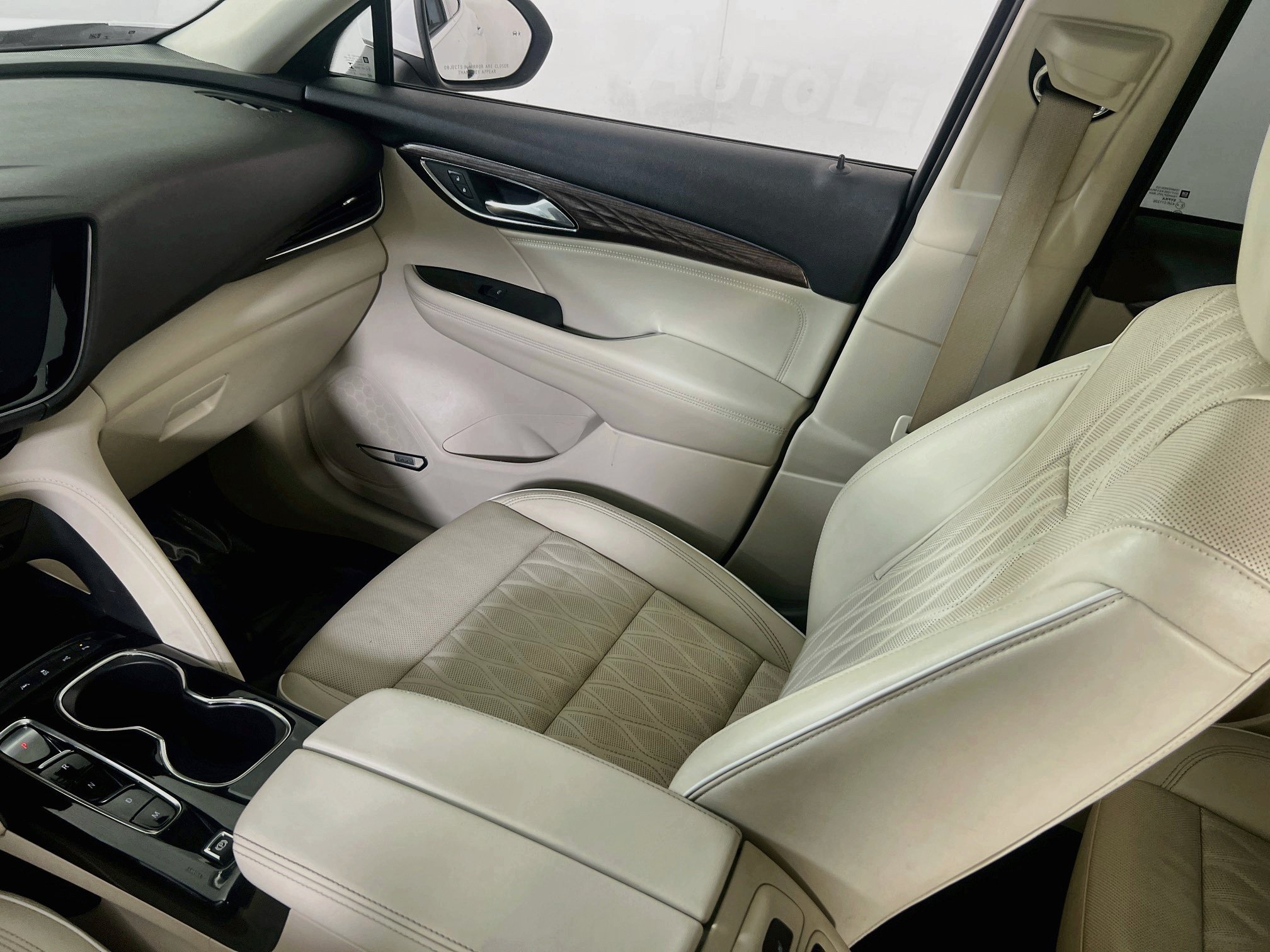 Used 2022 Buick Envision Avenir w/ Technology Package II FWD image 25