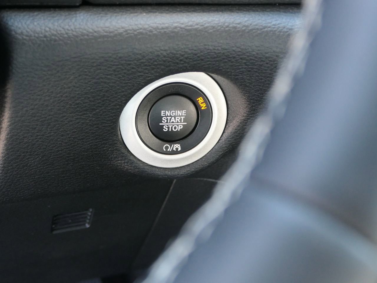 Used 2025 Chrysler Pacifica Limited image 16