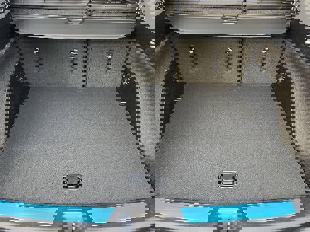 New 2026 Cadillac Optiq Luxury 2 image 20