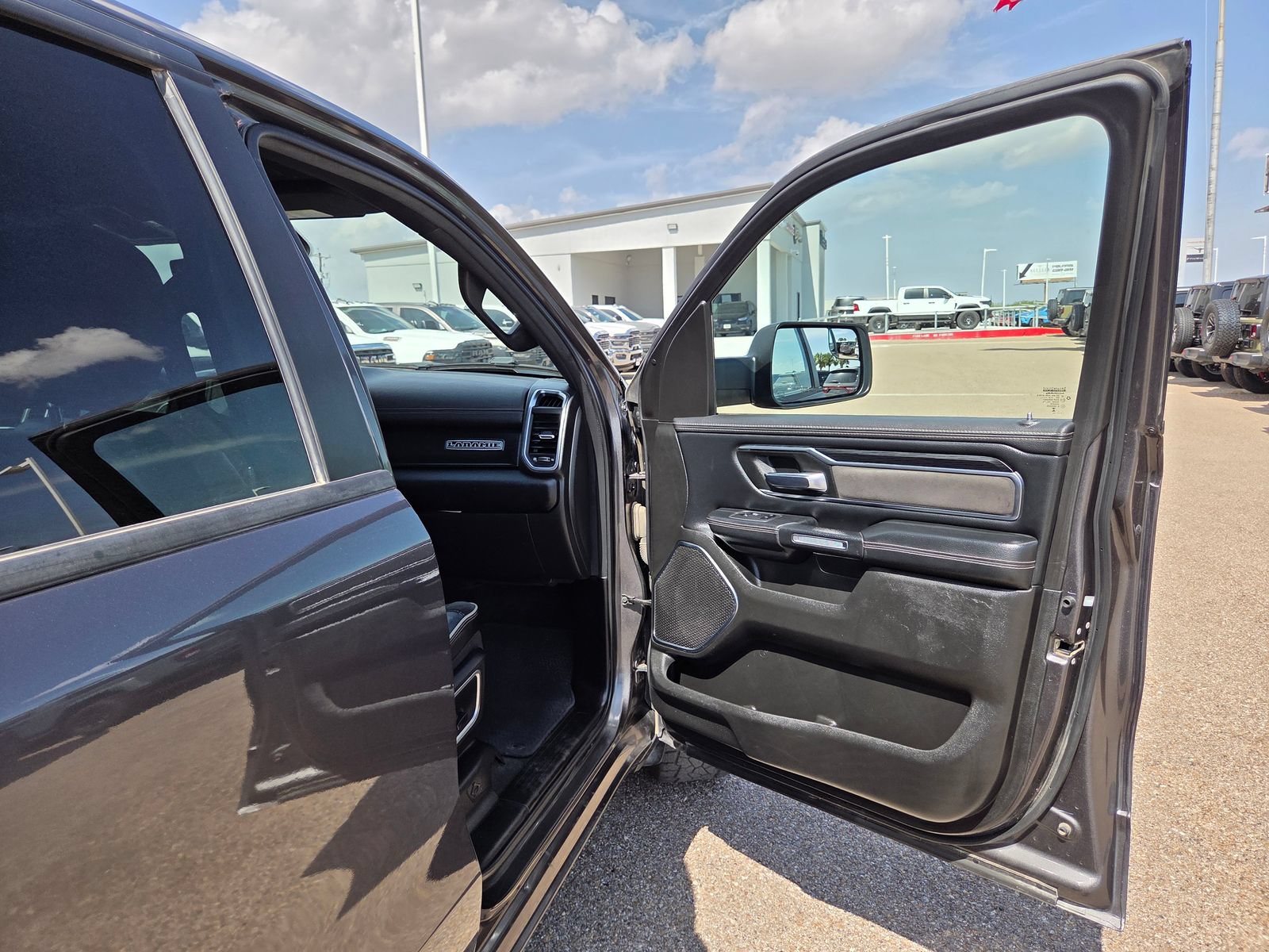 Used 2024 RAM 1500 Laramie AWD/4WD image 21