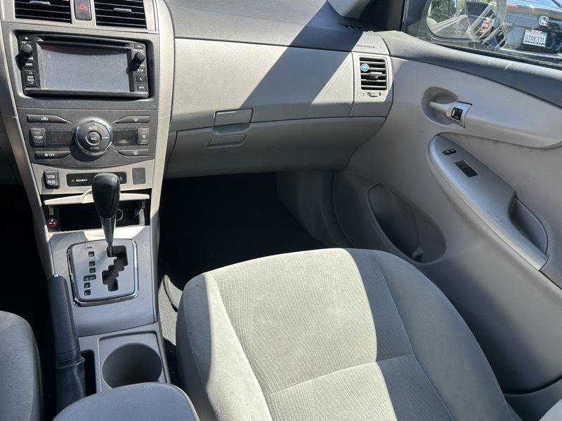 Used 2013 Toyota Corolla LE w/ Premium Pkg FWD image 13