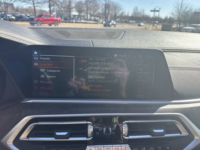 Used 2022 BMW X7 xDrive40i w/ Premium Package image 11