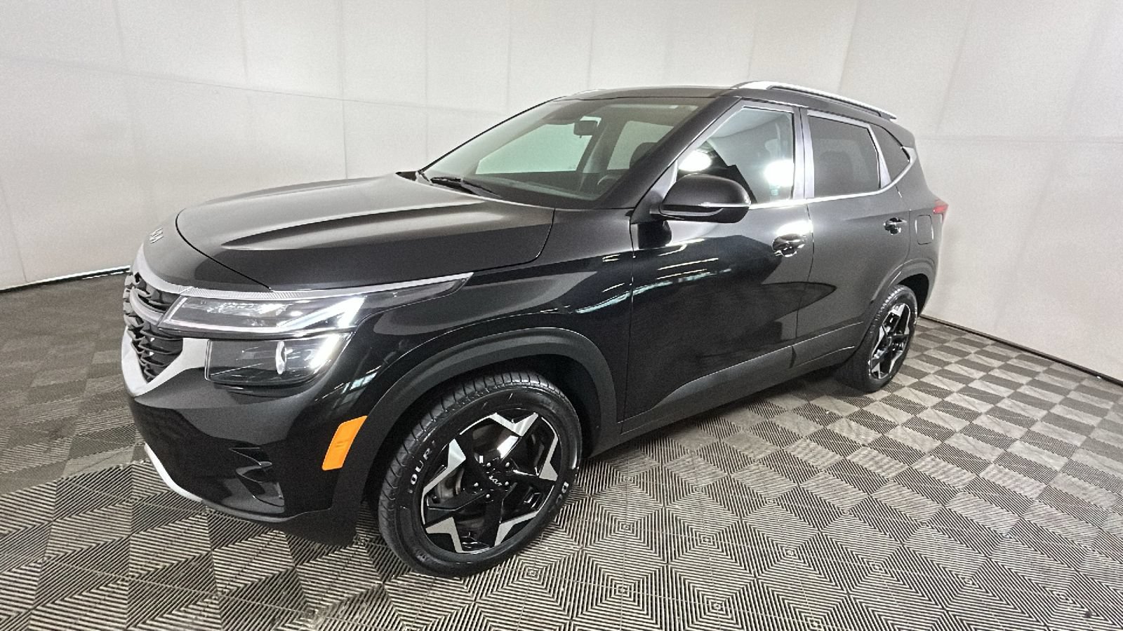 Used 2024 Kia Seltos EX AWD/4WD image 8