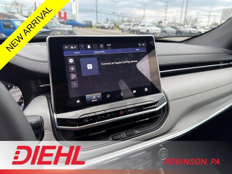 Used 2023 Jeep Compass Limited image 16